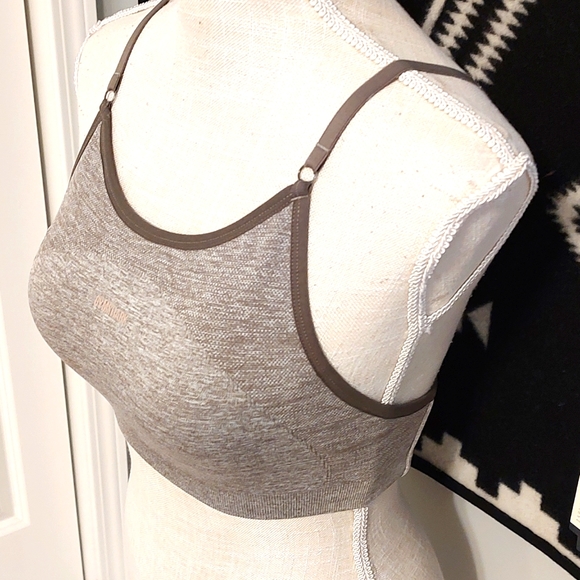 💐 EUC Gymshark Brand Ladie's Spandex Adjustable Back Workout Bra, Grey, Small - Picture 3 of 9